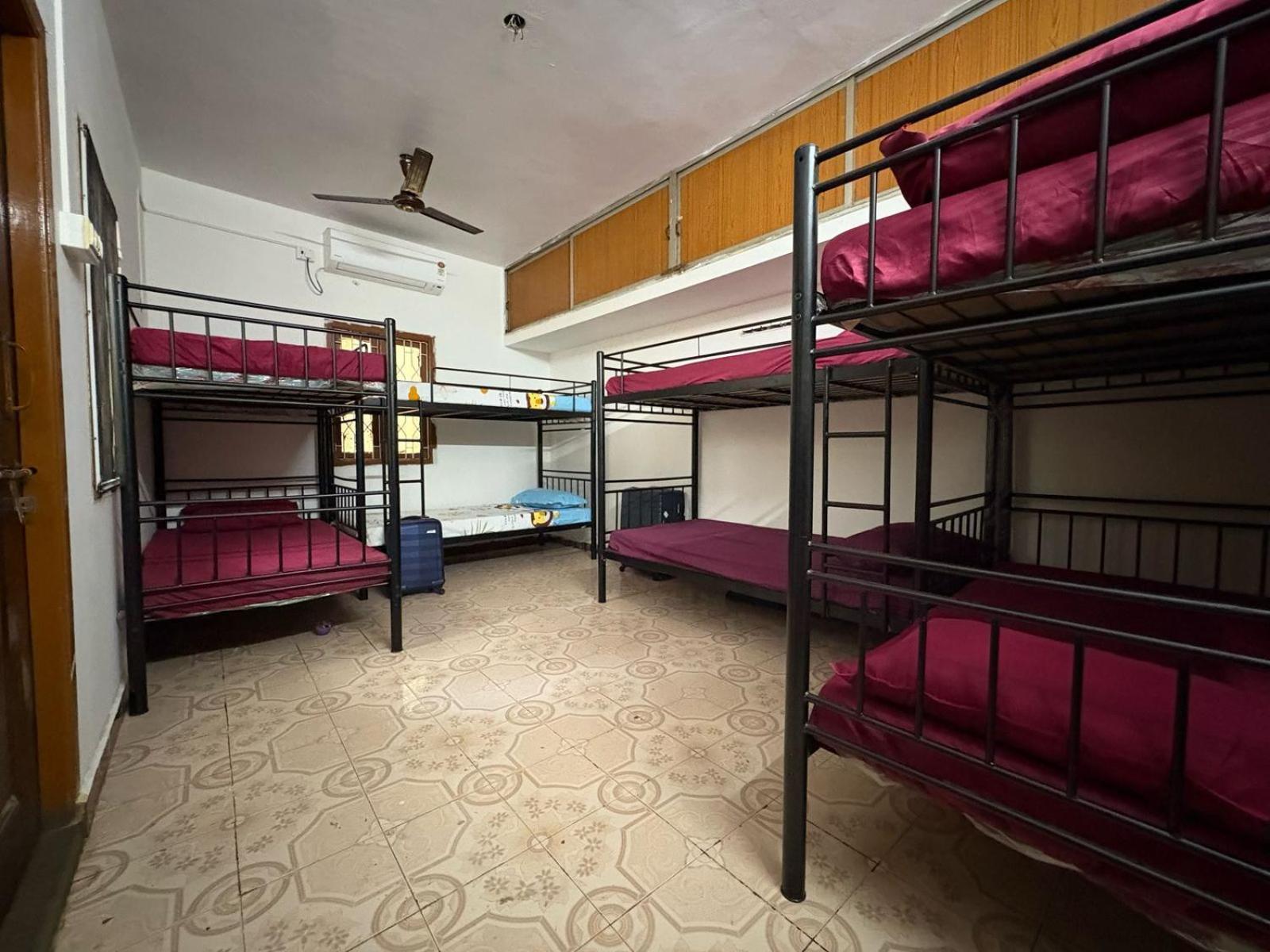 Hostel Madras Exterior foto