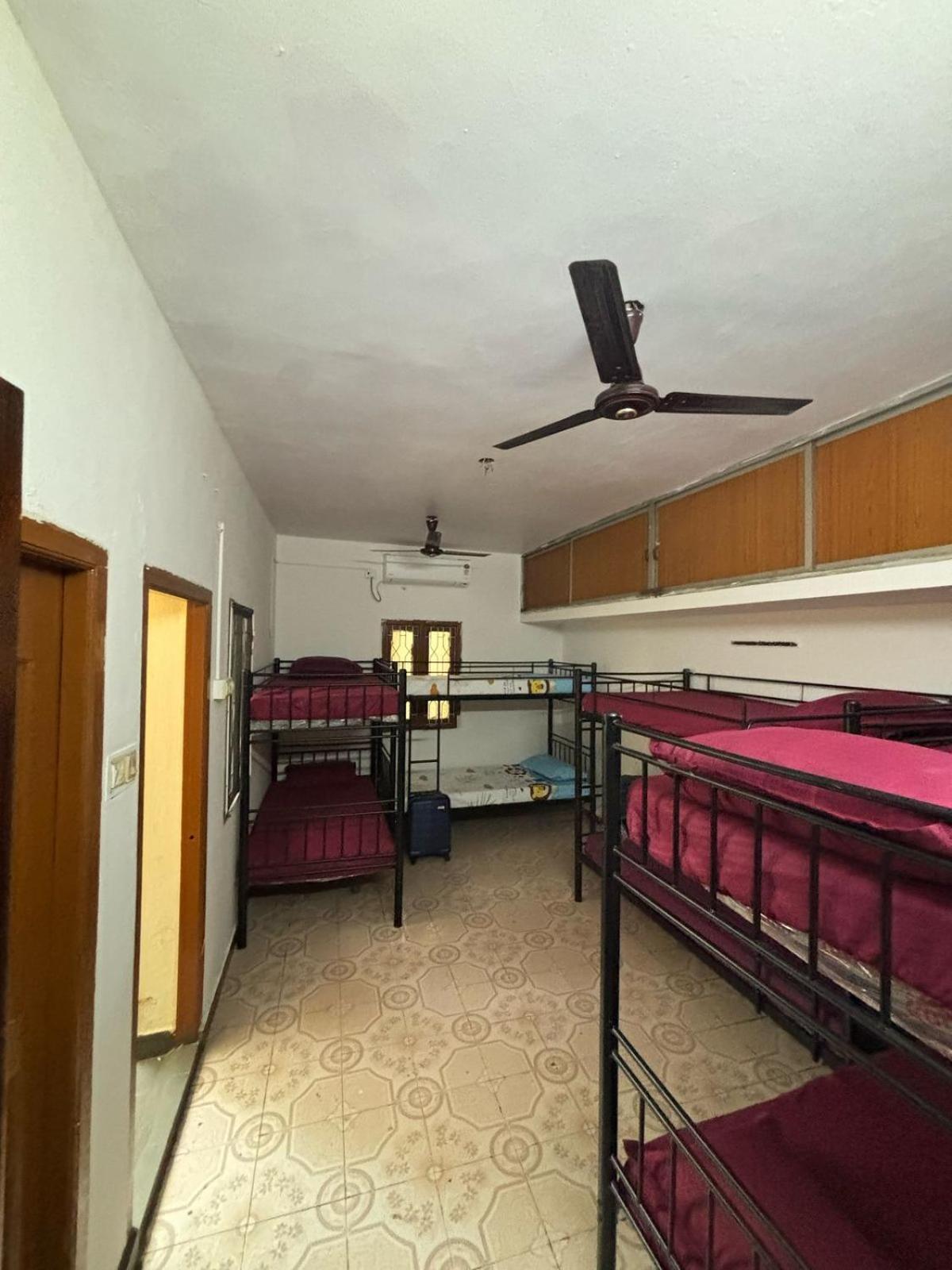 Hostel Madras Exterior foto